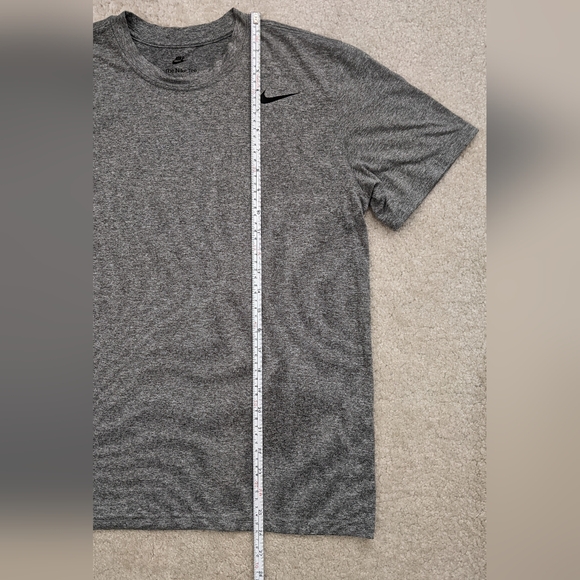 Nike Dri-Fit gray t-shirt - Picture 7 of 8